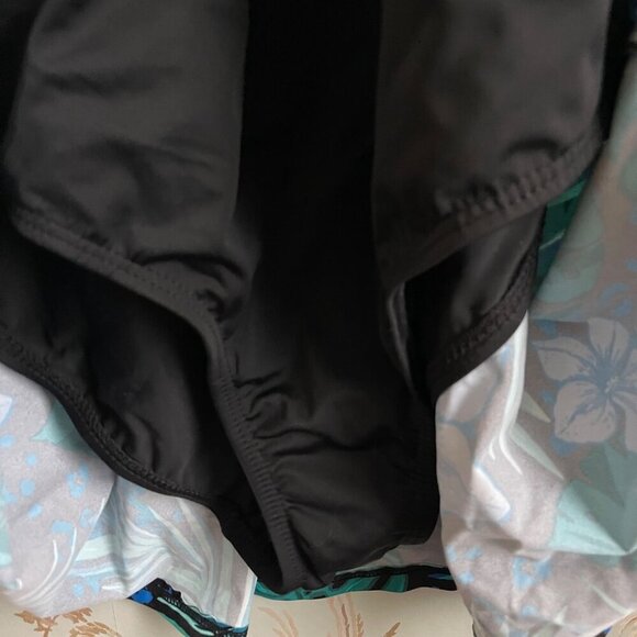 Swimsuits For All 24W Tropical Floral Swim Dress One Piece Skirted Twist Front - Picture 4 of 10